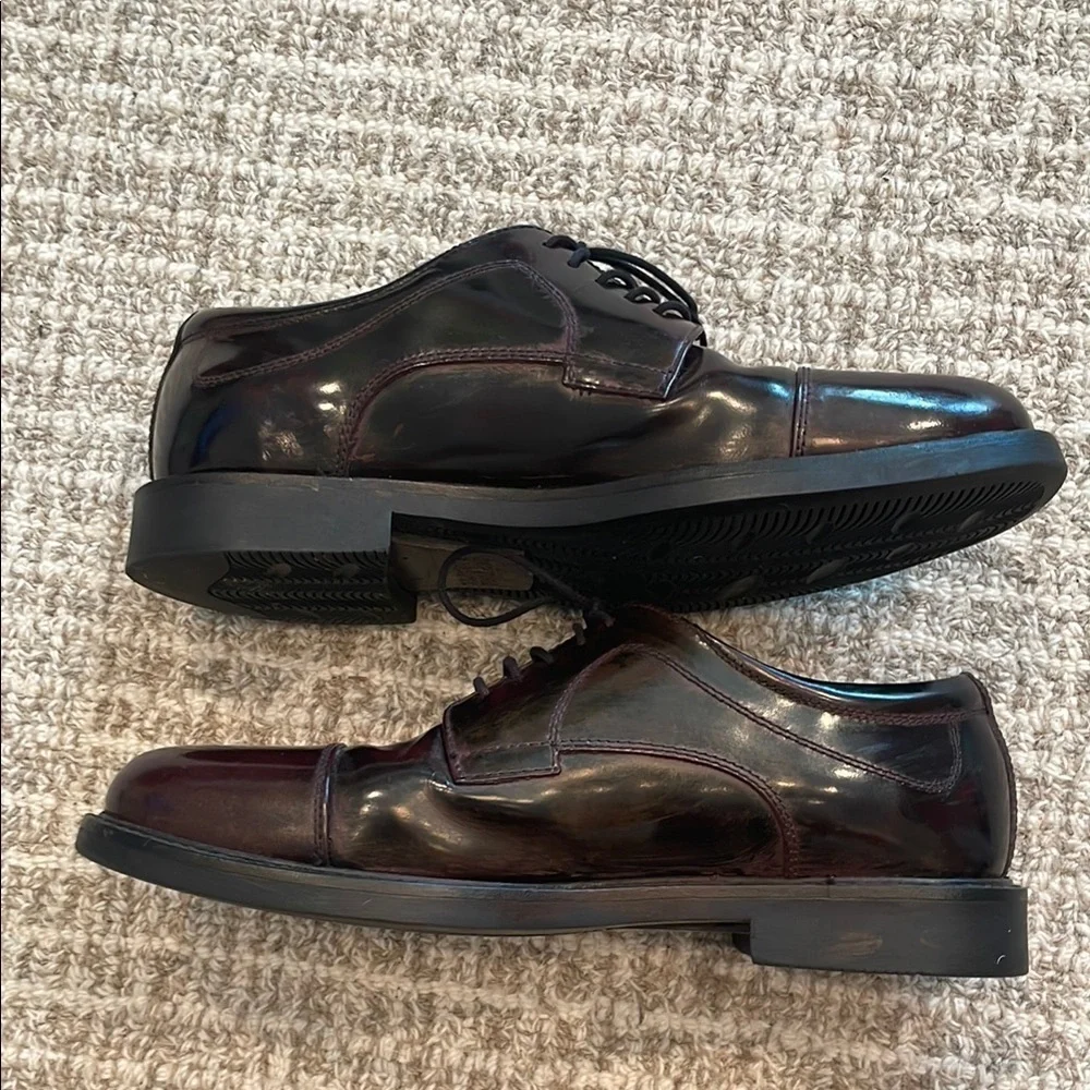 Classic Johnston & Murphy Dark Brown Distressed Leather Oxfords
